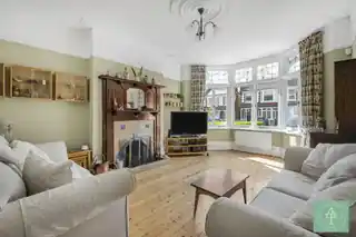28 Fernleigh Road, photo 2