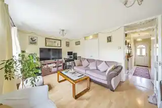 28 Frederick Crescent, photo 3