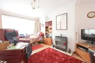 28 Frinton Road, photo 3
