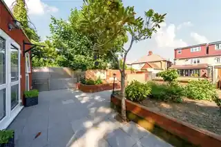 28 Greencroft Road, photo 3