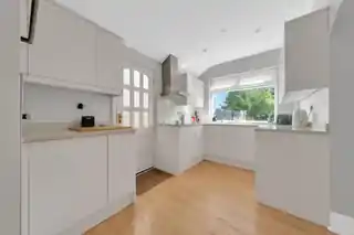 28 Hartsmead Road, photo 4