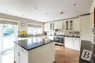 28 Havering Drive, photo 3