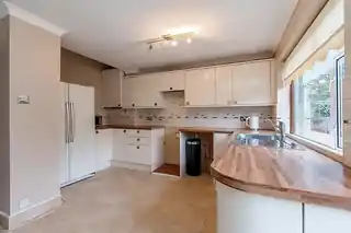 28 Hazelwood Lane, photo 3