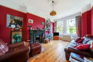 28 Hillfield Avenue, photo 3