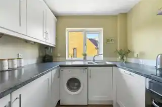 28 Kennet Street, photo 4