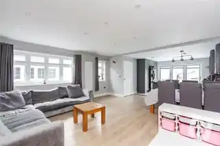 28 King Edward Avenue, photo 2