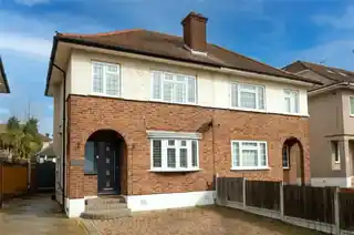 28 Larchwood Avenue, photo 3