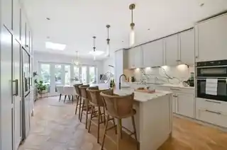 28 Laurel Avenue, photo 3