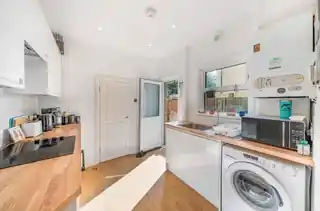28 Little Roke Avenue, photo 4