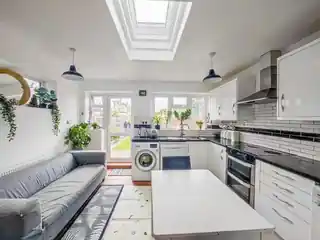 28 Lyme Road, photo 2