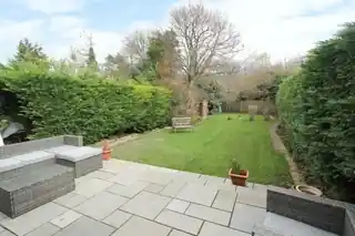 28 Mead Crescent, photo 3