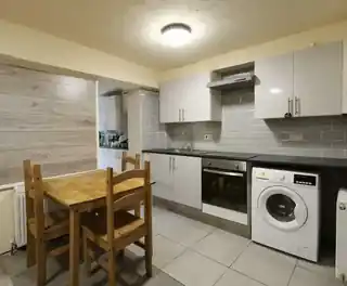 28 Pittman Gardens, photo 4