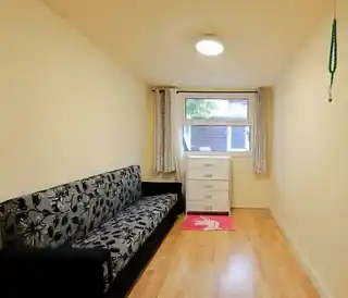 28 Pittman Gardens, photo 3