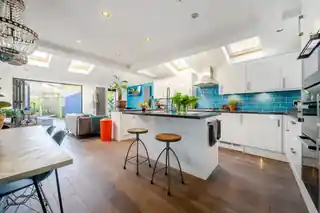 28 Rowlls Road, photo 4