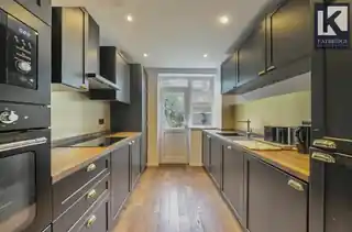 28 Selkirk Road, photo 2
