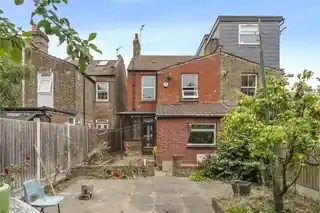 28 St Barnabas Road, photo 3