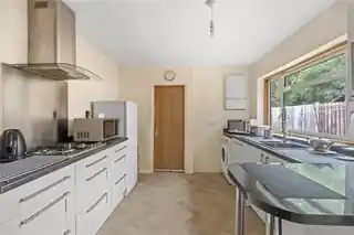 28 St Barnabas Road, photo 4