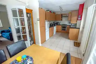 28 Swanbourne Drive, photo 4