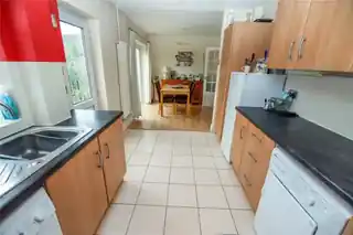 28 Swanbourne Drive, photo 3