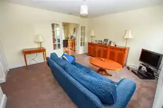 28 Swanbourne Drive, photo 2