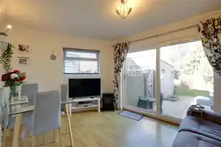 28 Vernon Avenue, photo 4
