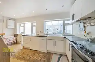 280 Collier Row Lane, photo 4