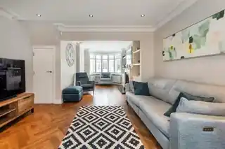 284 Burnt Oak Lane, photo 3
