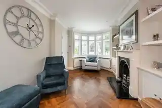 284 Burnt Oak Lane, photo 4