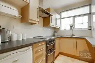 284 Croyland Road, photo 3