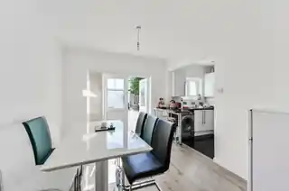 285 Scotland Green Road North, photo 3