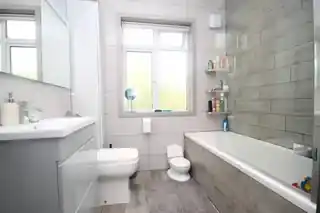 28A Queens Avenue, photo 4