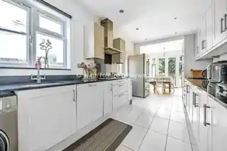 29 Burleigh Gardens, photo 4