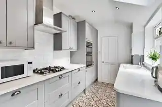 29 Chalford Road, photo 3