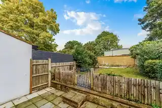 29 Ditton Hill Road, photo 3