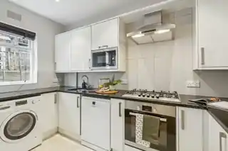 29 Endlesham Road, photo 4
