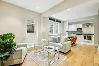 29 Endlesham Road, photo 2