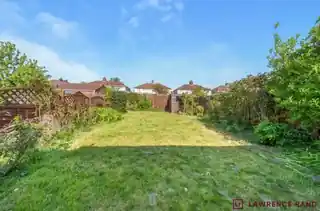 29 Holyrood Avenue, photo 3