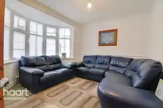 29 Ryecroft Avenue, photo 2