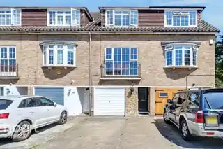 29 Sims Close, photo 2