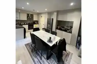 29 St Martins Close, photo 2