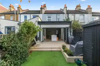 29 Thirsk Road, photo 2