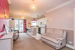 29 Warwick Crescent, photo 3