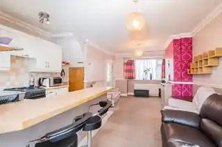 29 Warwick Crescent, photo 4