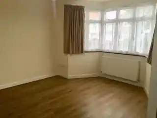 29 Weald Lane, photo 2
