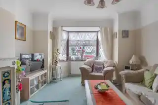 291 Boston Manor Road, photo 2