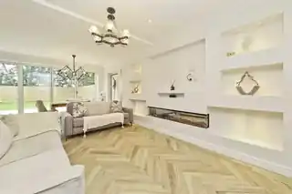 296 Long Lane, photo 2