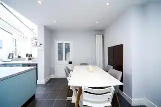 298 Trinity Road, photo 3
