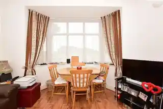 2A Carlton Drive, photo 3