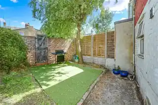 2A Grove Road, photo 3