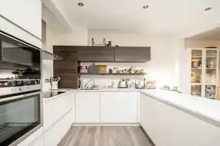 2B Oldfield Road, photo 3